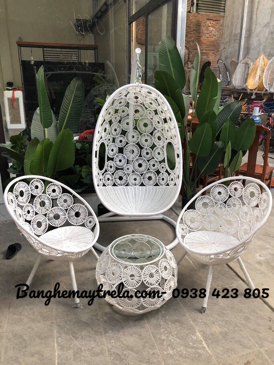 Xích đu kèm bàn ghế mây nhựa